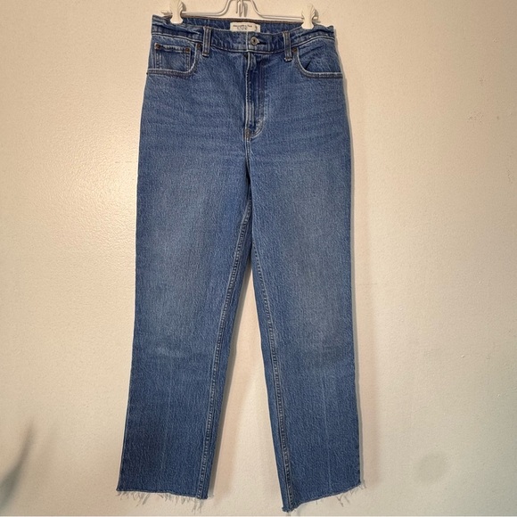 Abercrombie & Fitch The 90’s Straight Ultra High Rise Raw Hem Jeans Sz 28/6R - Picture 5 of 12